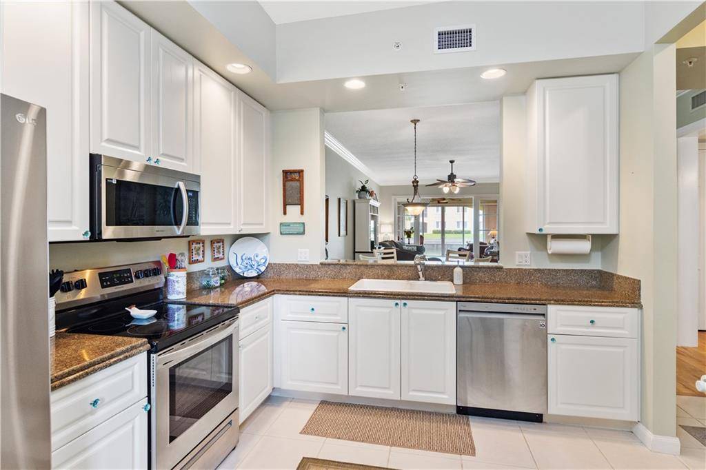 Hutchinson Island, FL 34949,19 Harbour Isle Drive W #106