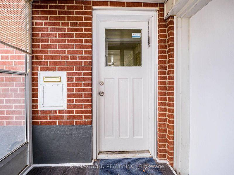 Brampton, ON L6Y 1R8,179 Elizabeth ST S