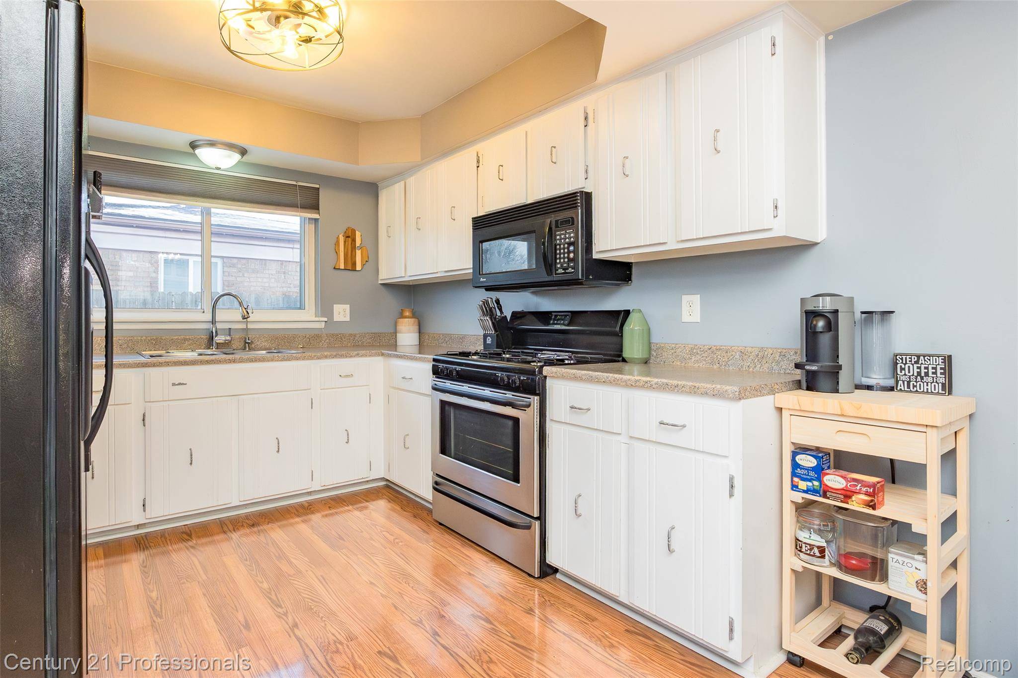 Sterling Heights, MI 48310,4939 Duchess DR