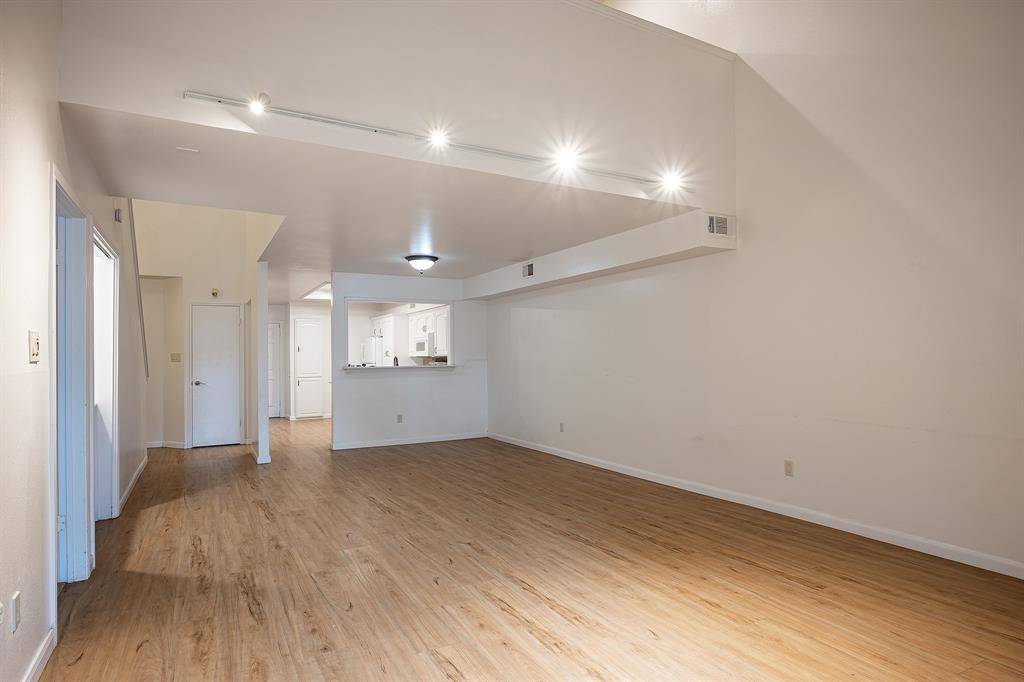 3451 Courtyard Circle, Farmers Branch, TX 75234