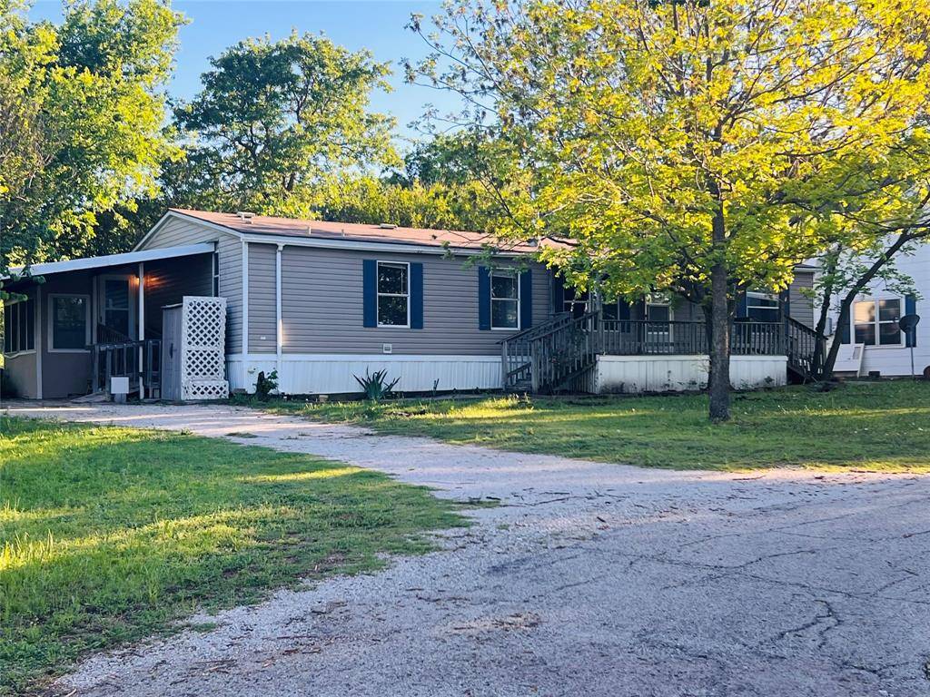 421 W Cedar Street, Gordon, TX 76453