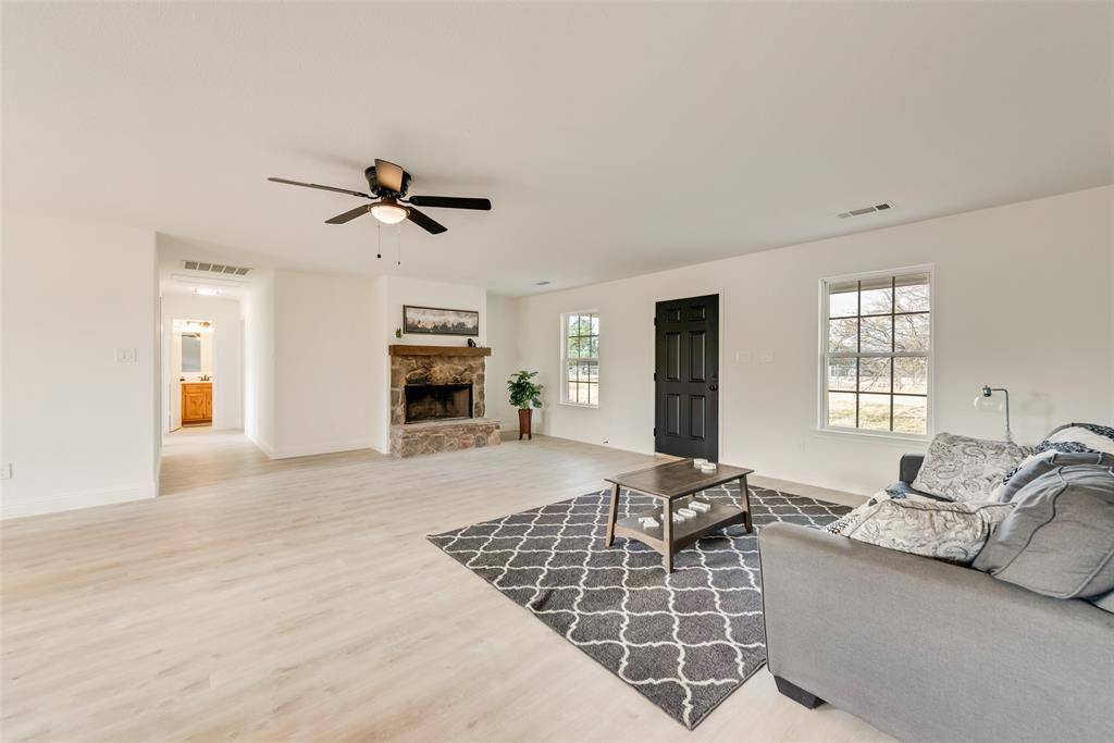 Joshua, TX 76058,5828 Thousand Oaks Drive