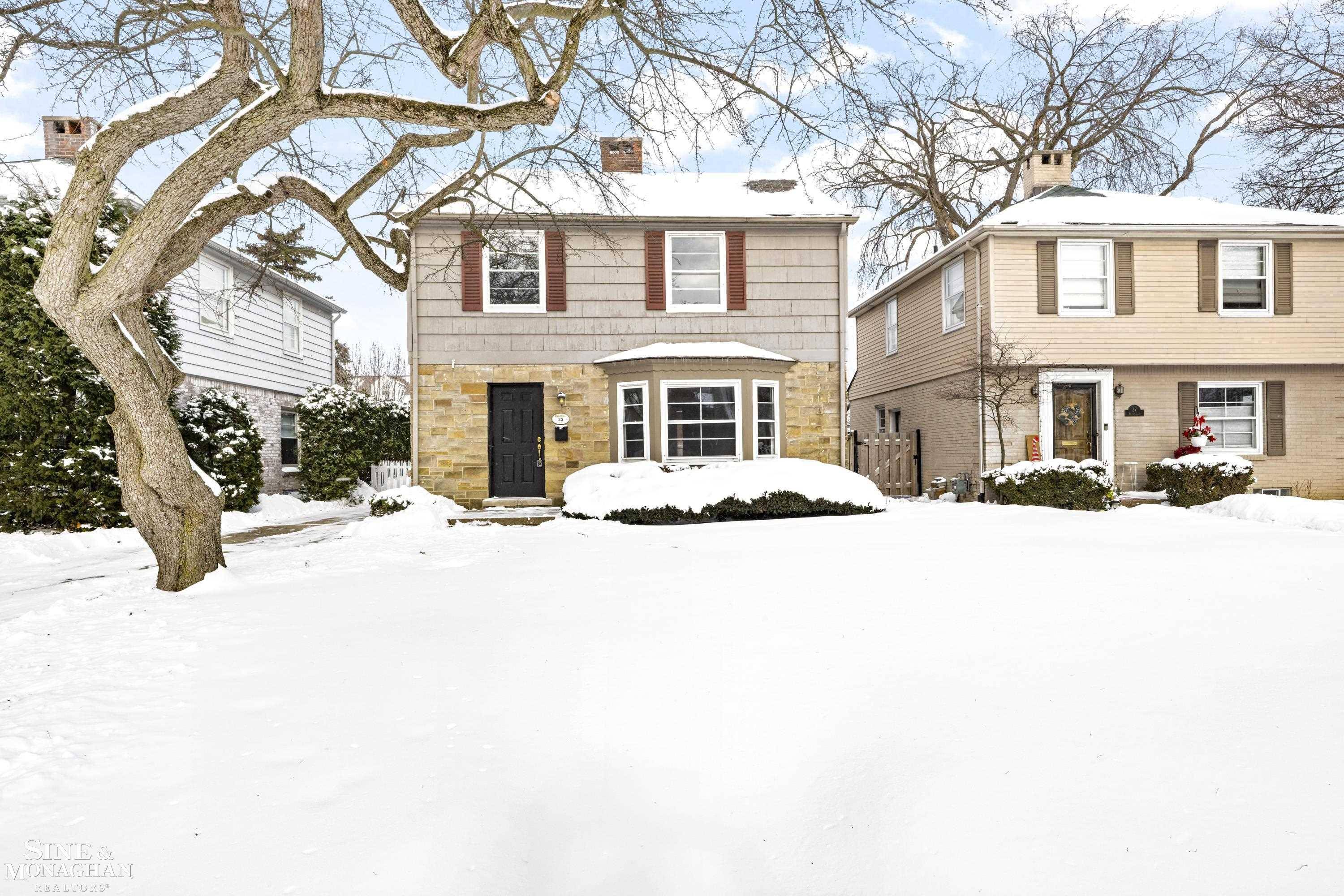 Grosse Pointe, MI 48230,25 VILLAGE LN