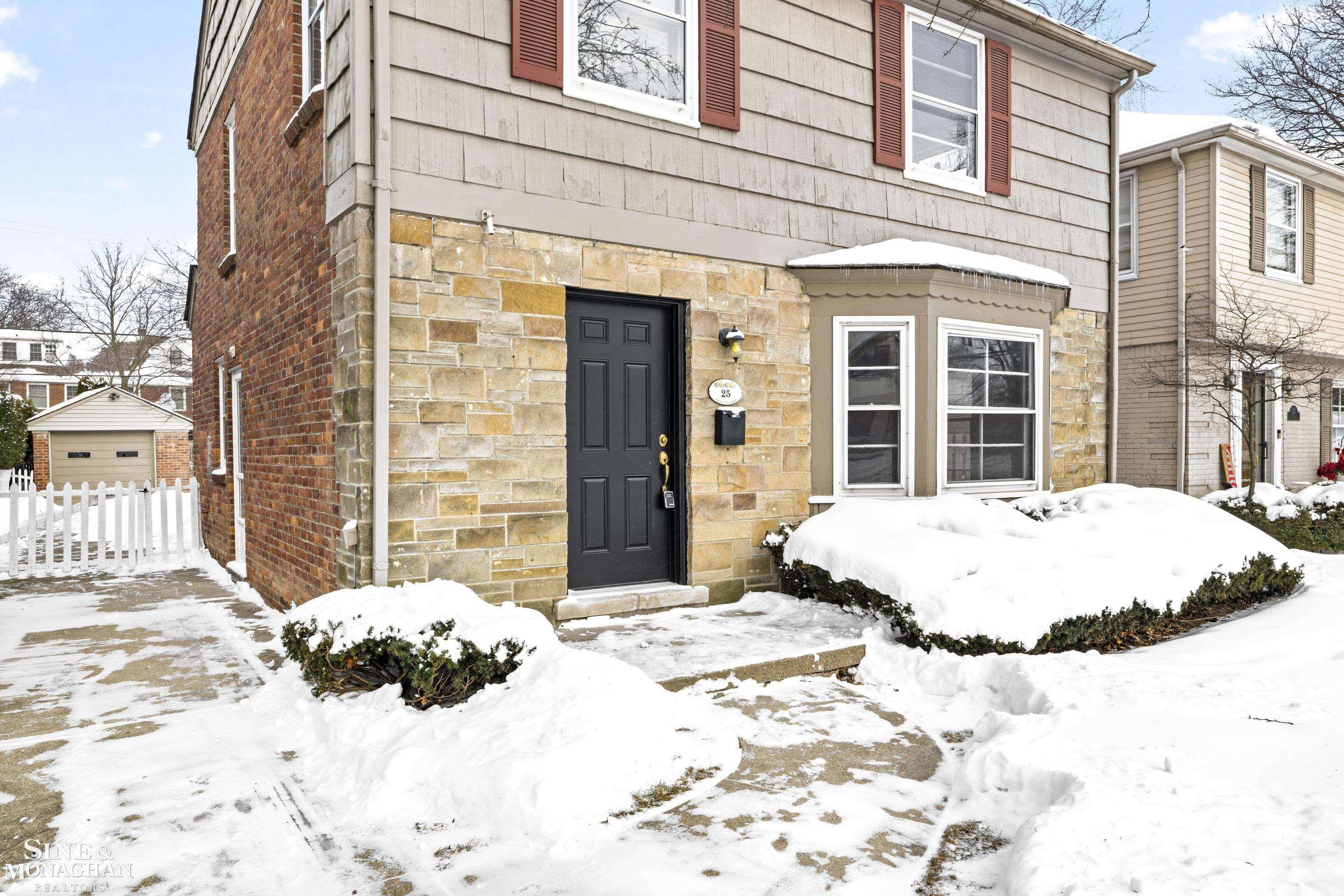 Grosse Pointe, MI 48230,25 VILLAGE LN