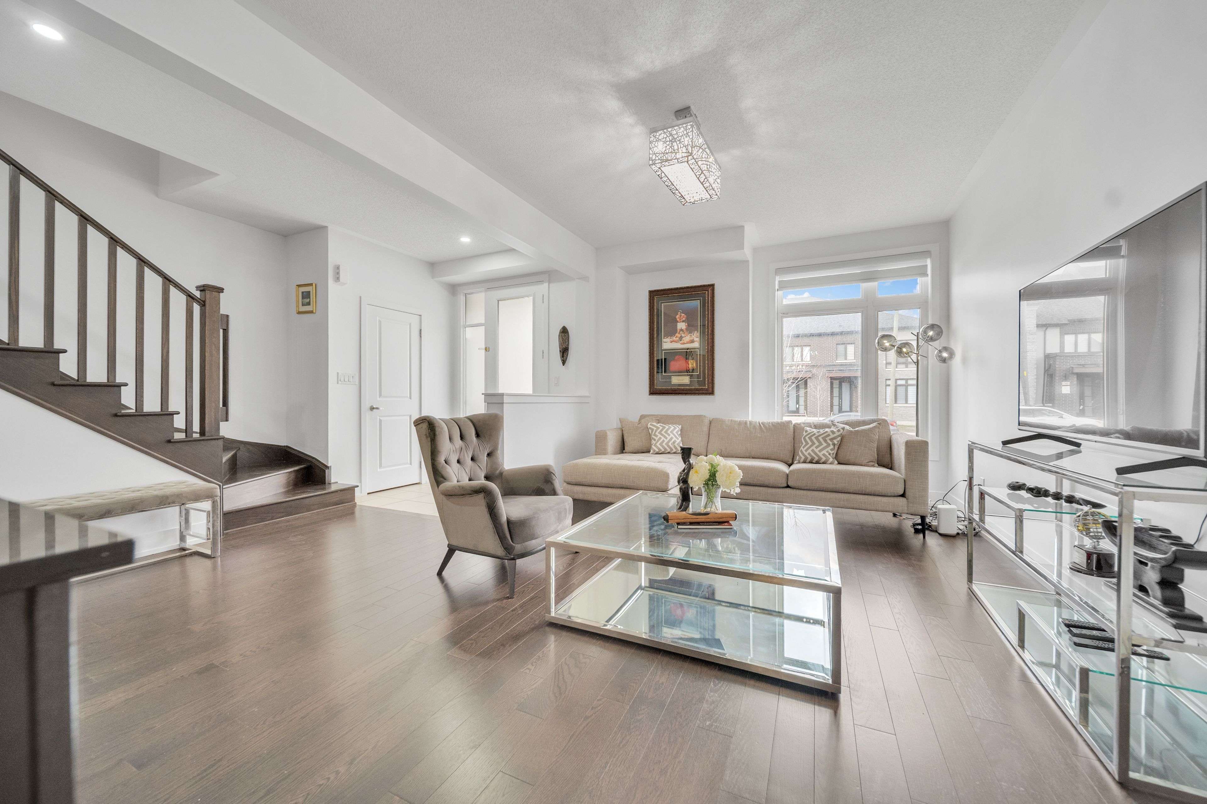 Whitby, ON L1P 0H7,202 Coronation RD