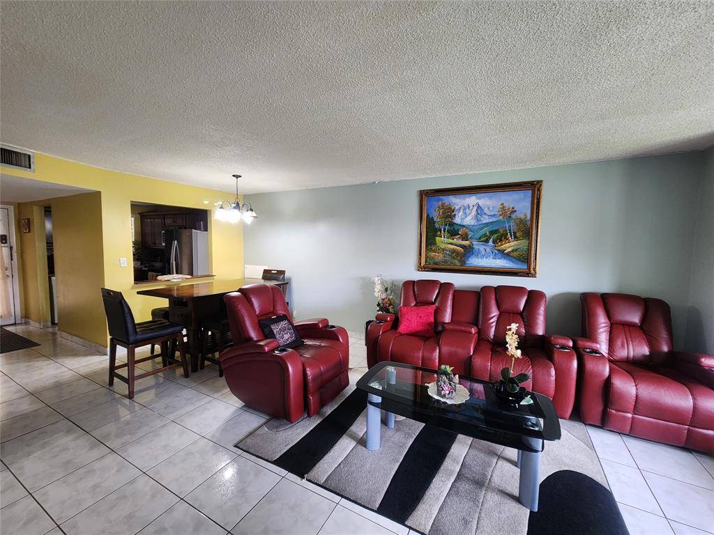 Sunrise, FL 33322,2750 Sunrise Lakes Dr #112