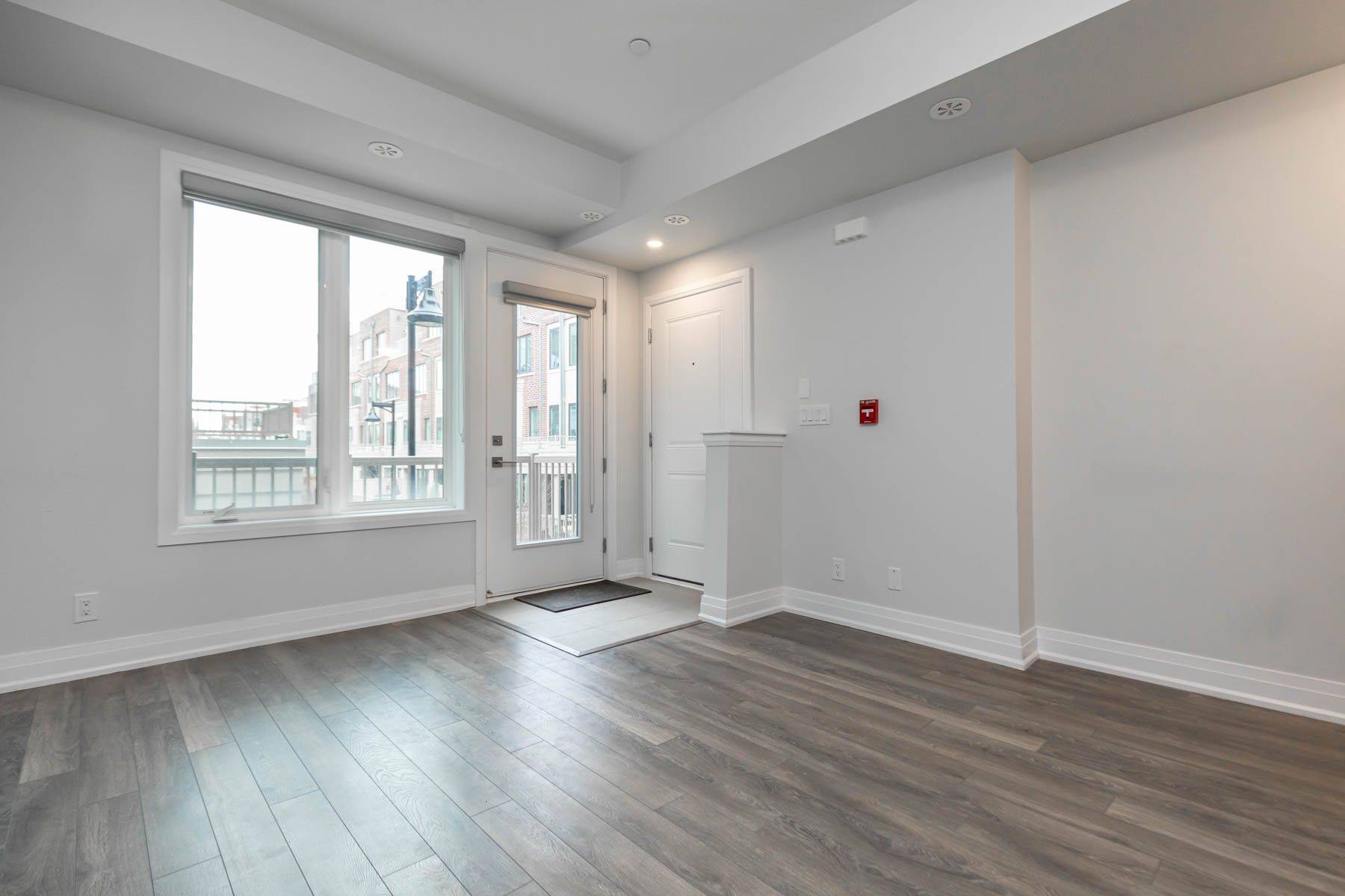 Toronto W06, ON M8W 1N6,3580 Lake Shore BLVD W #15