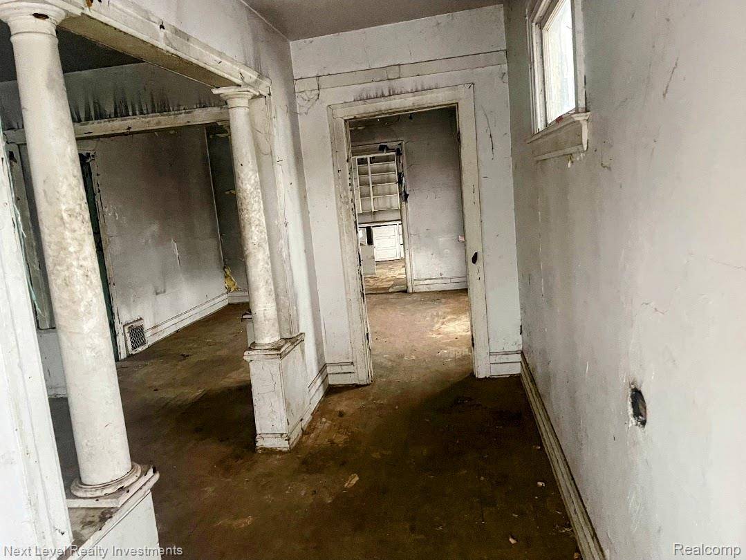 Detroit, MI 48213,5300 Rohns ST