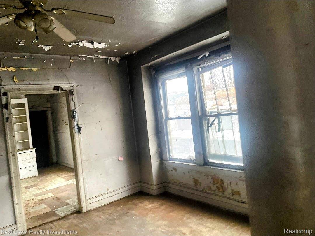 Detroit, MI 48213,5300 Rohns ST