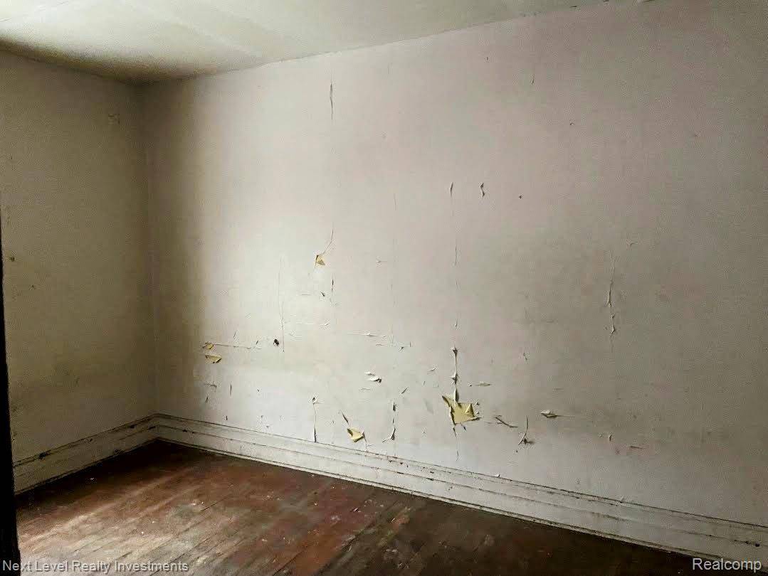 Detroit, MI 48213,5300 Rohns ST