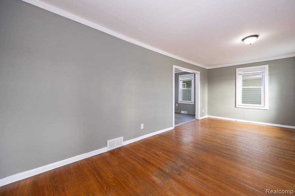 Hazel Park, MI 48030,128 W Muir AVE