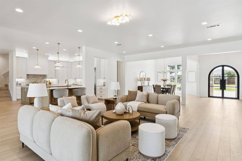 Fort Worth, TX 76179,6124 Lake Shore Drive