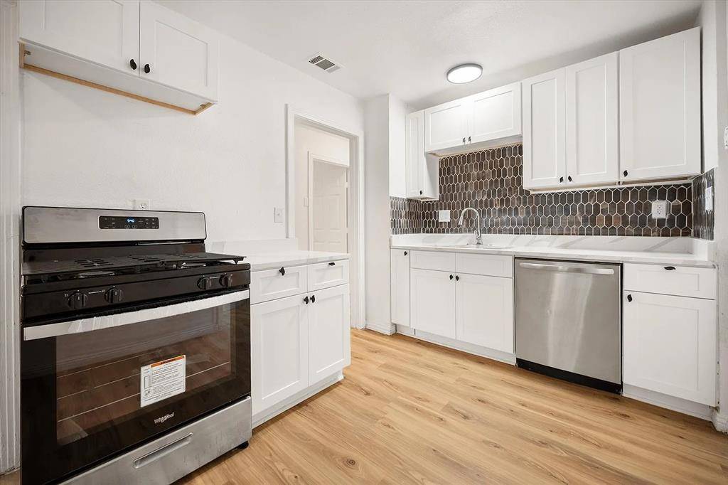 Fort Worth, TX 76115,1417 Hamsted Street