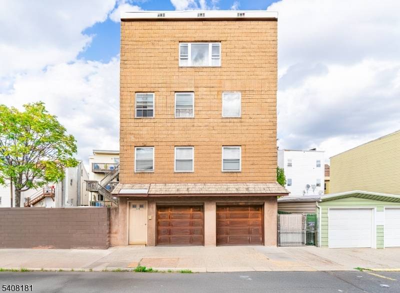 Newark City, NJ 07105,228 E Kinney St