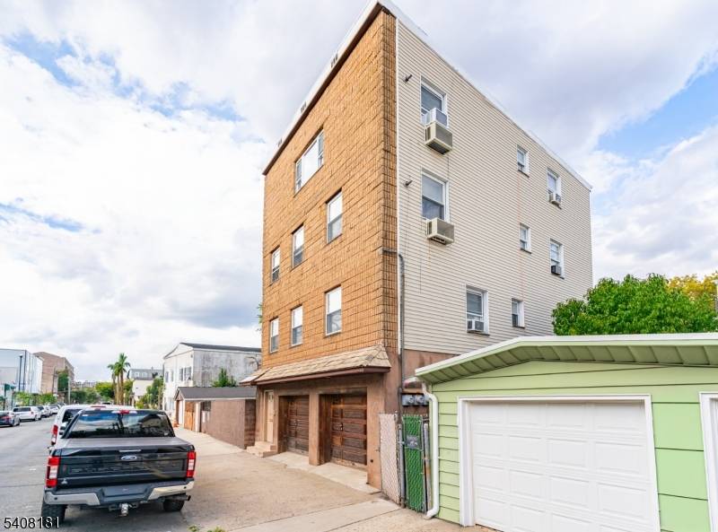 Newark City, NJ 07105,228 E Kinney St