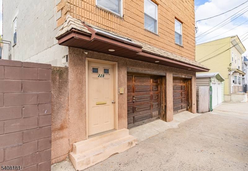 Newark City, NJ 07105,228 E Kinney St