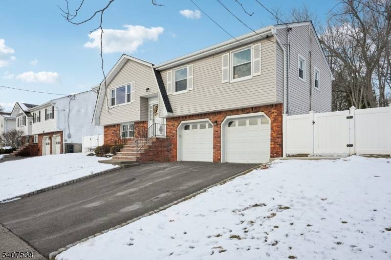 Totowa Boro, NJ 07512,14 Carr Pl