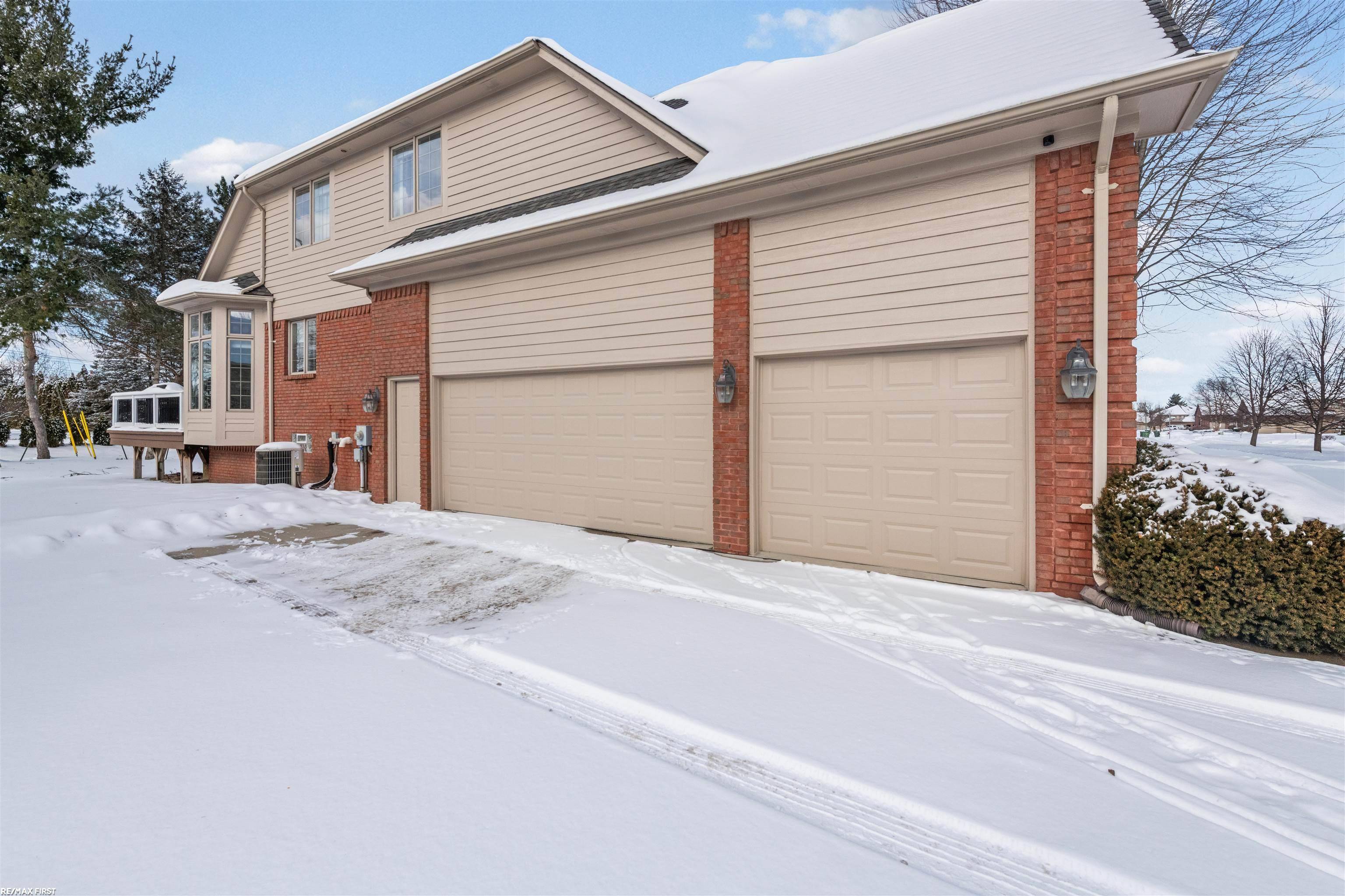 Shelby Twp, MI 48315,54377 Preston Pines LN