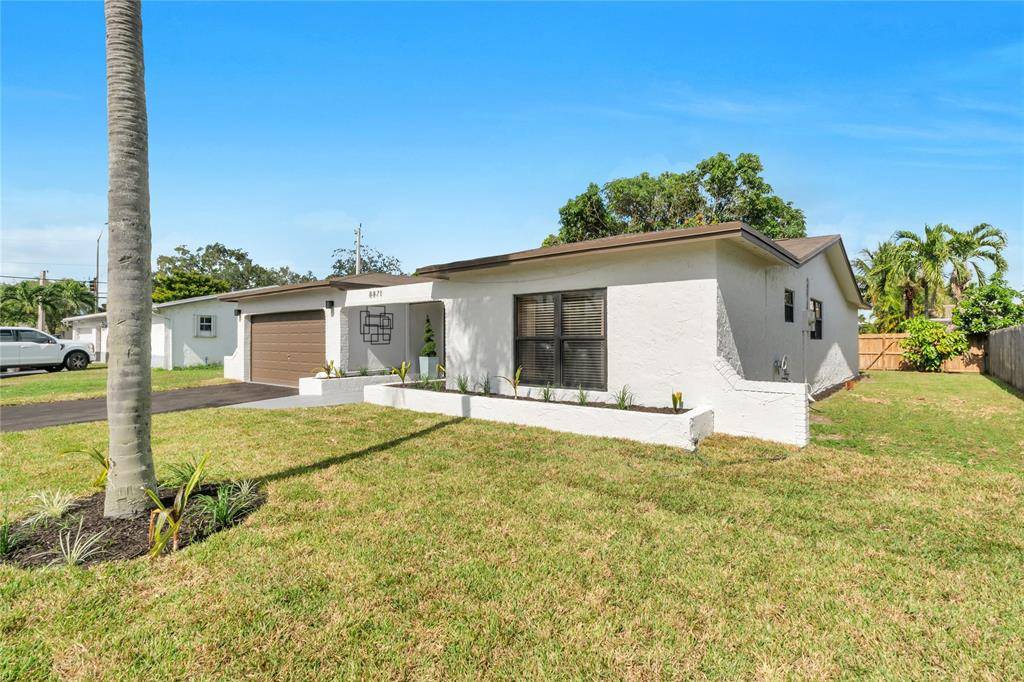 Pembroke Pines, FL 33024,8871 NW 3rd St