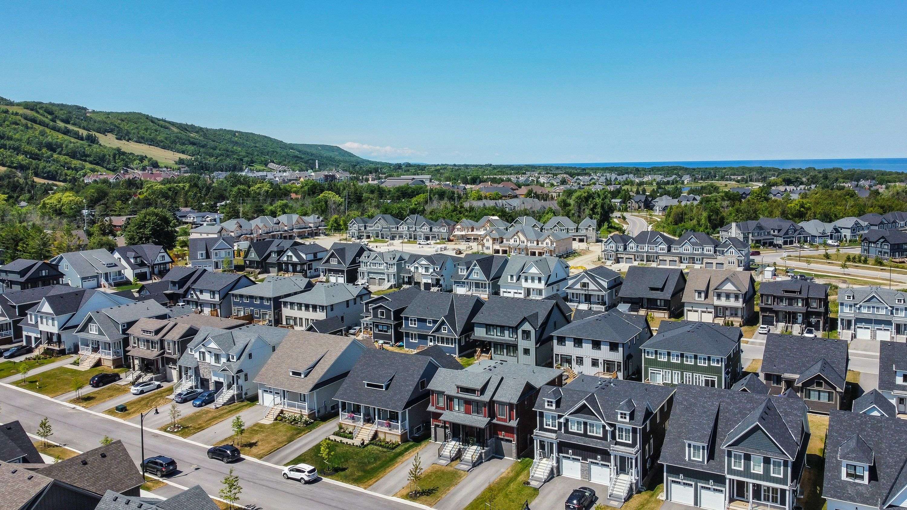 Blue Mountains, ON L9Y 5L8,130 Courtland ST