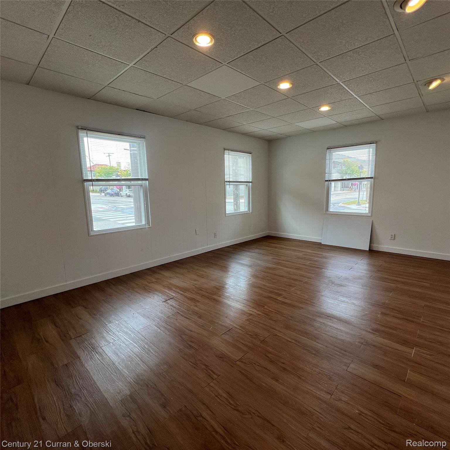 Royal Oak, MI 48067,300 E 4th ST #1