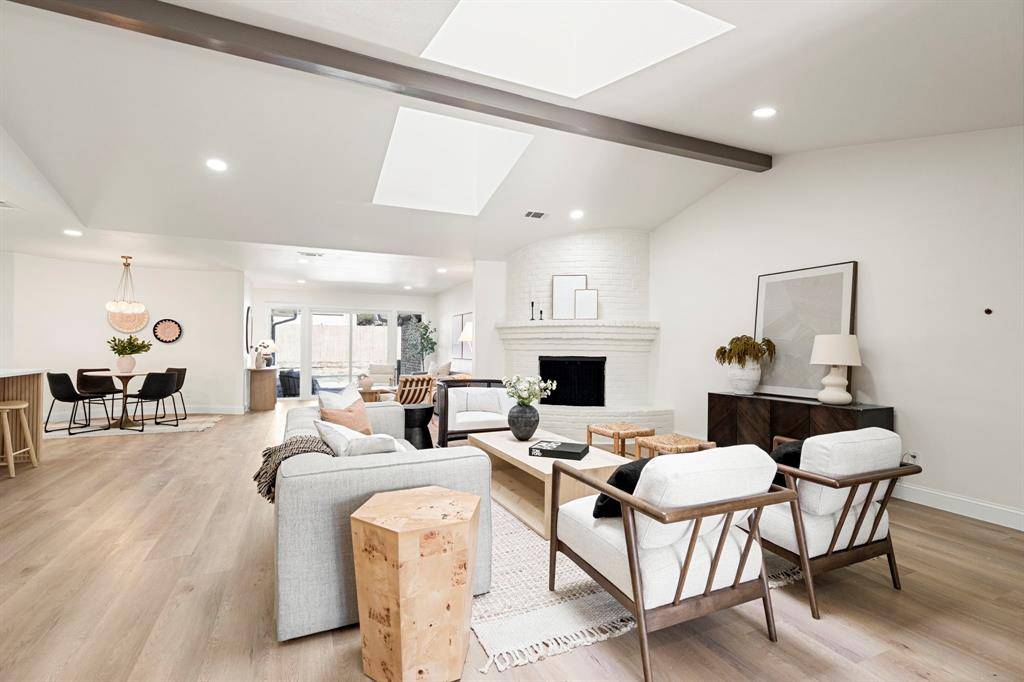 Dallas, TX 75243,9376 Briarhurst Drive