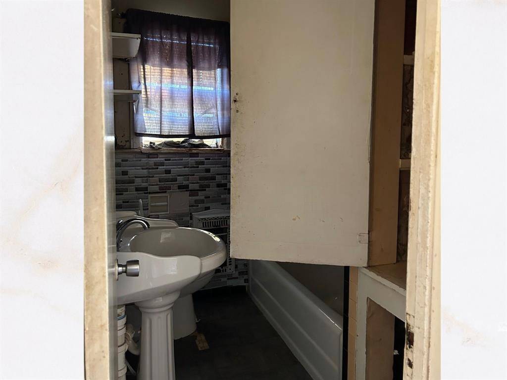 Dallas, TX 75216,1406 Lynn Haven Avenue