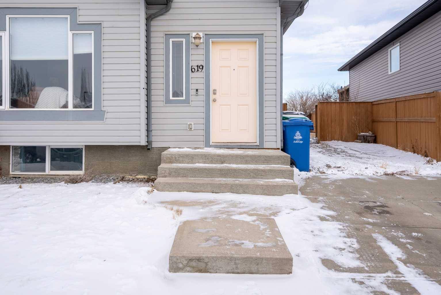 Lethbridge, AB T1J 5A9,619 Aberdeen CRES W