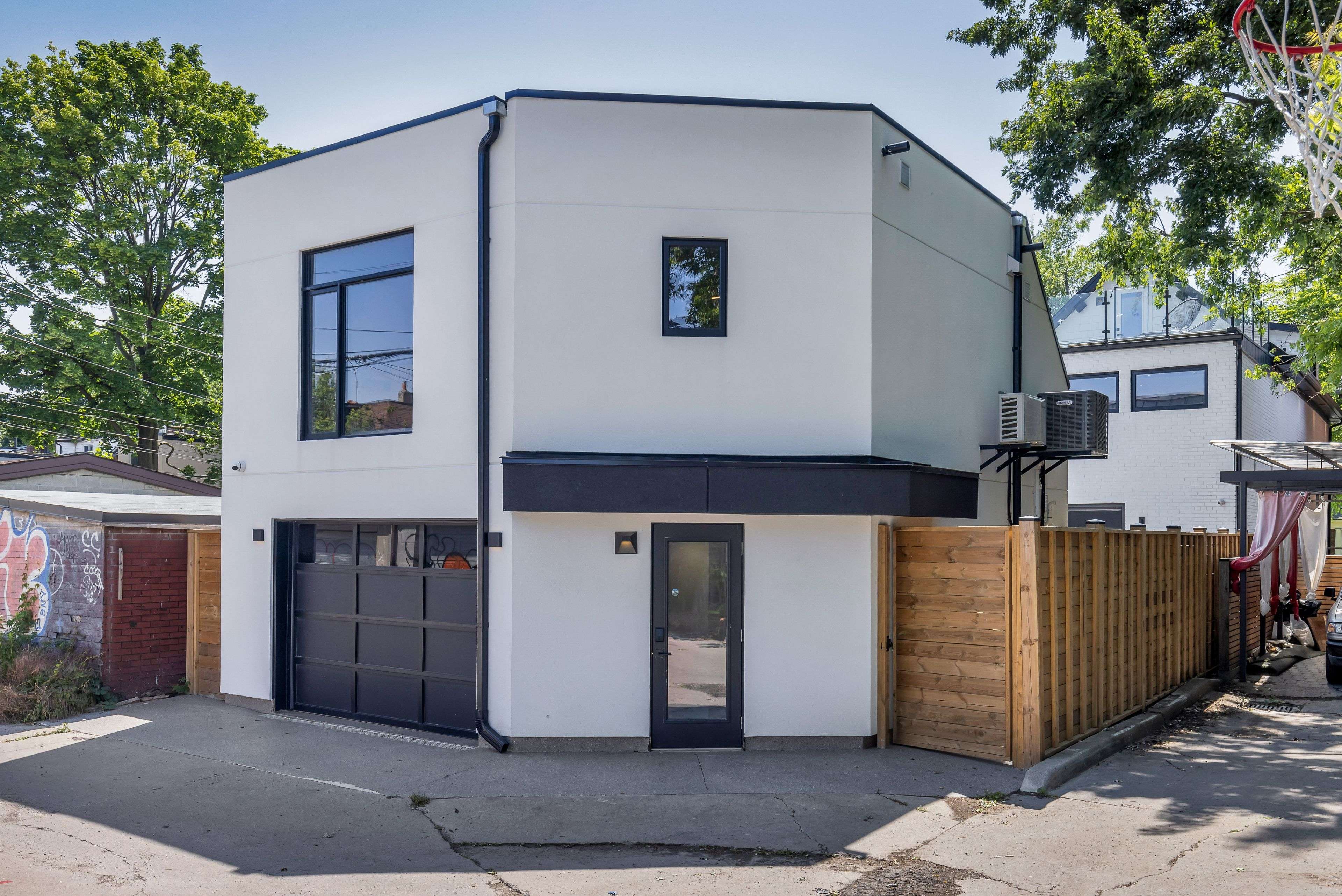 Toronto C01, ON M6H 2P2,189 CONCORD AVE #A