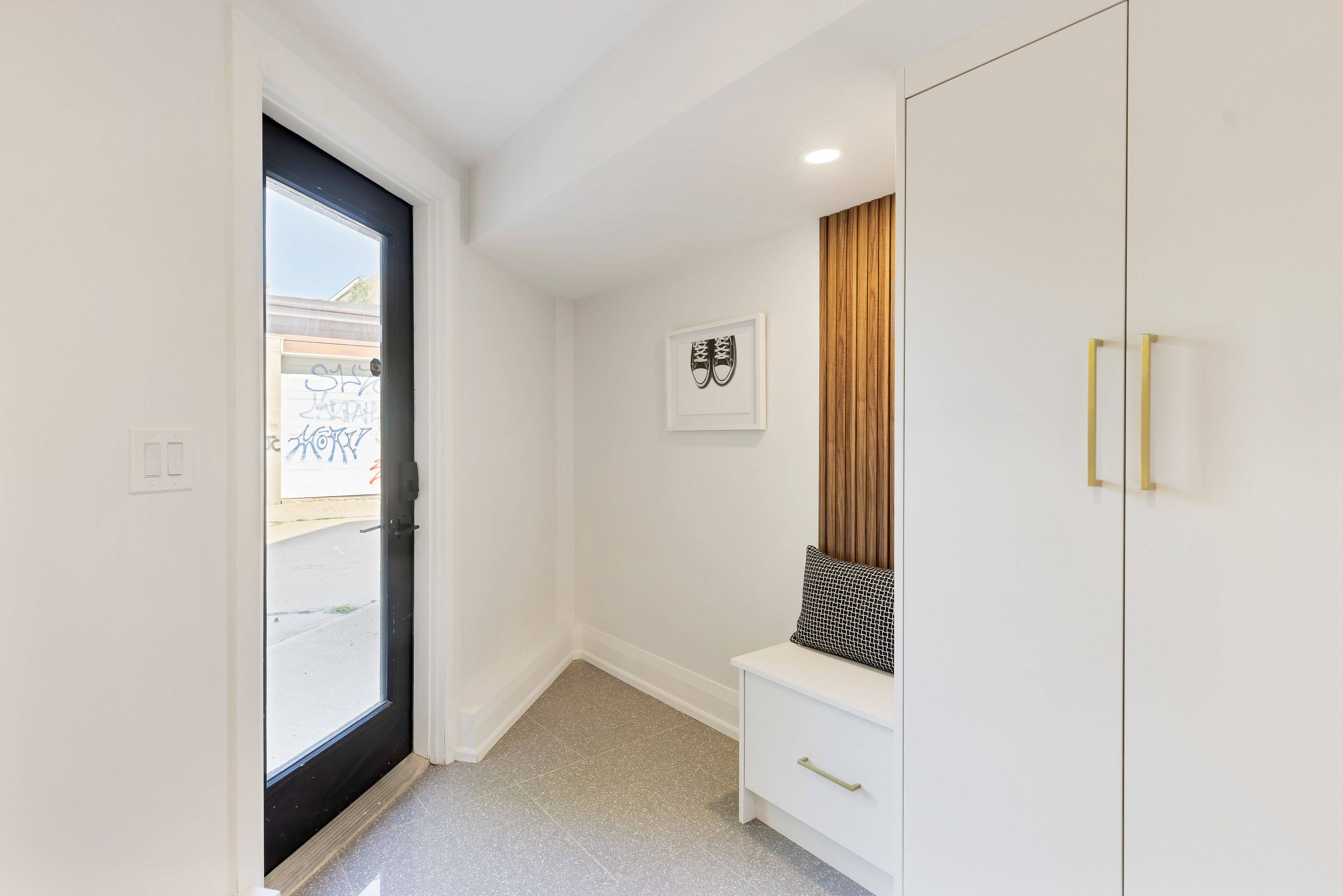 Toronto C01, ON M6H 2P2,189 CONCORD AVE #A