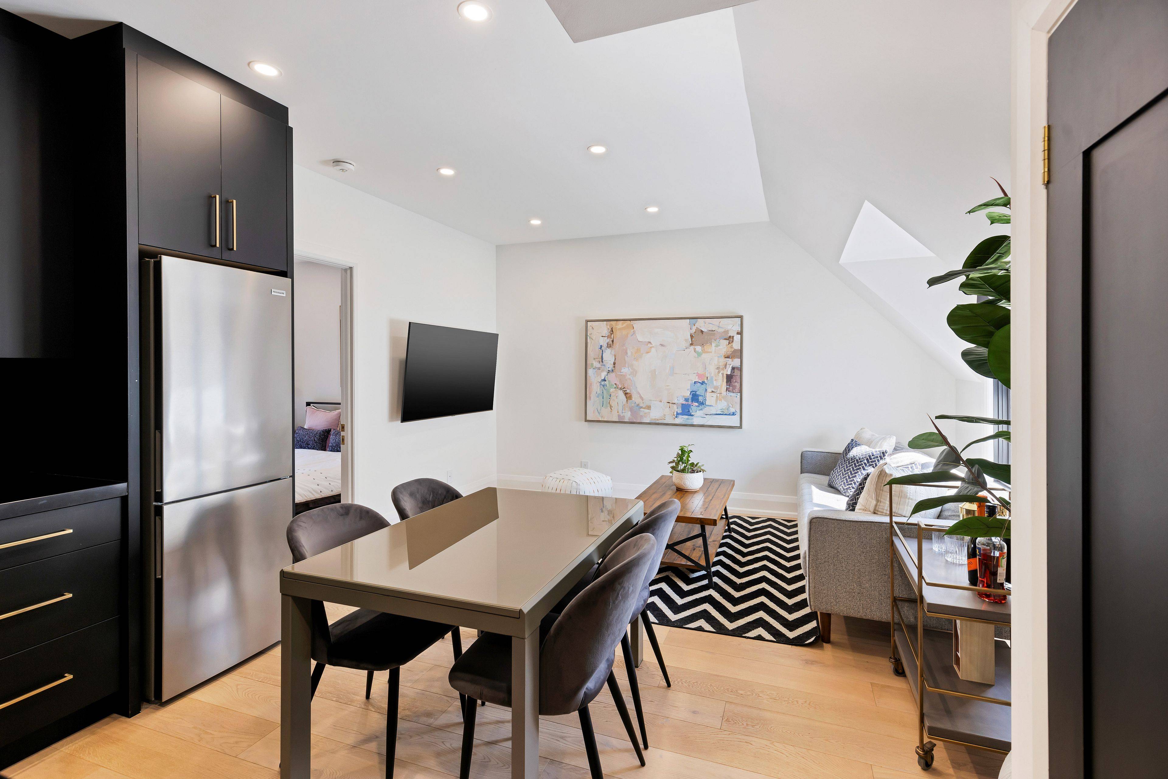 Toronto C01, ON M6H 2P2,189 CONCORD AVE #A