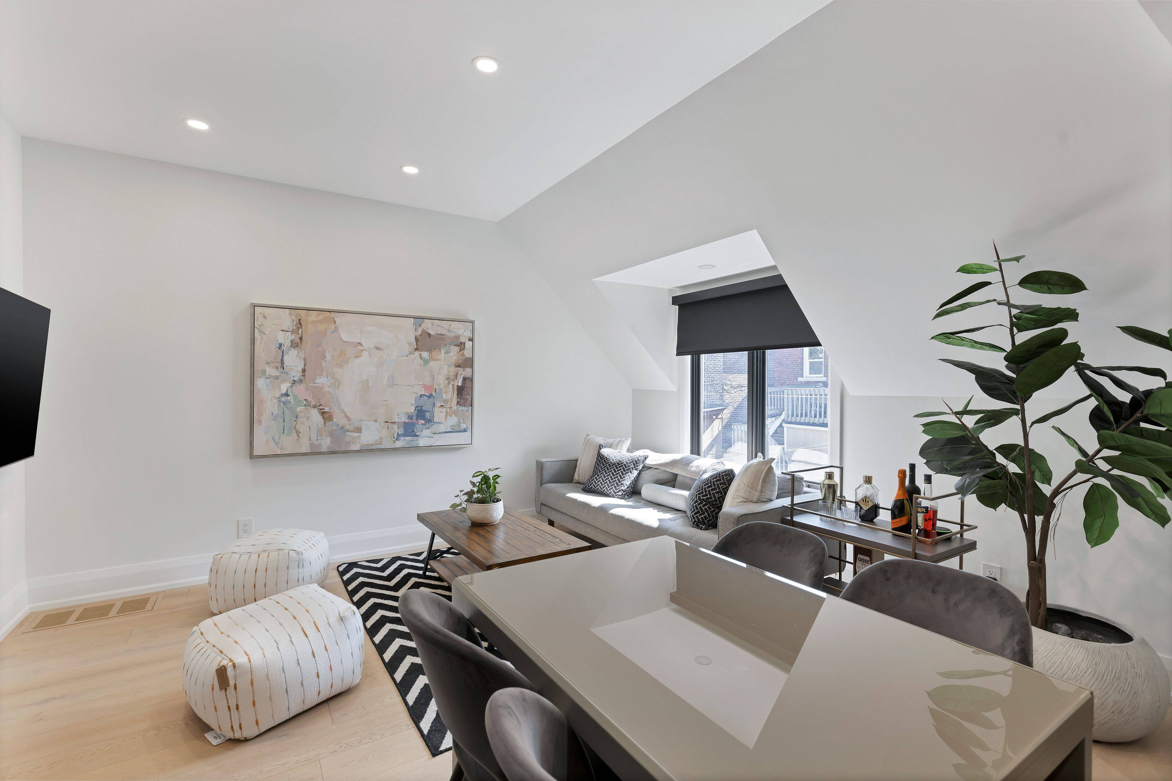 Toronto C01, ON M6H 2P2,189 CONCORD AVE #A