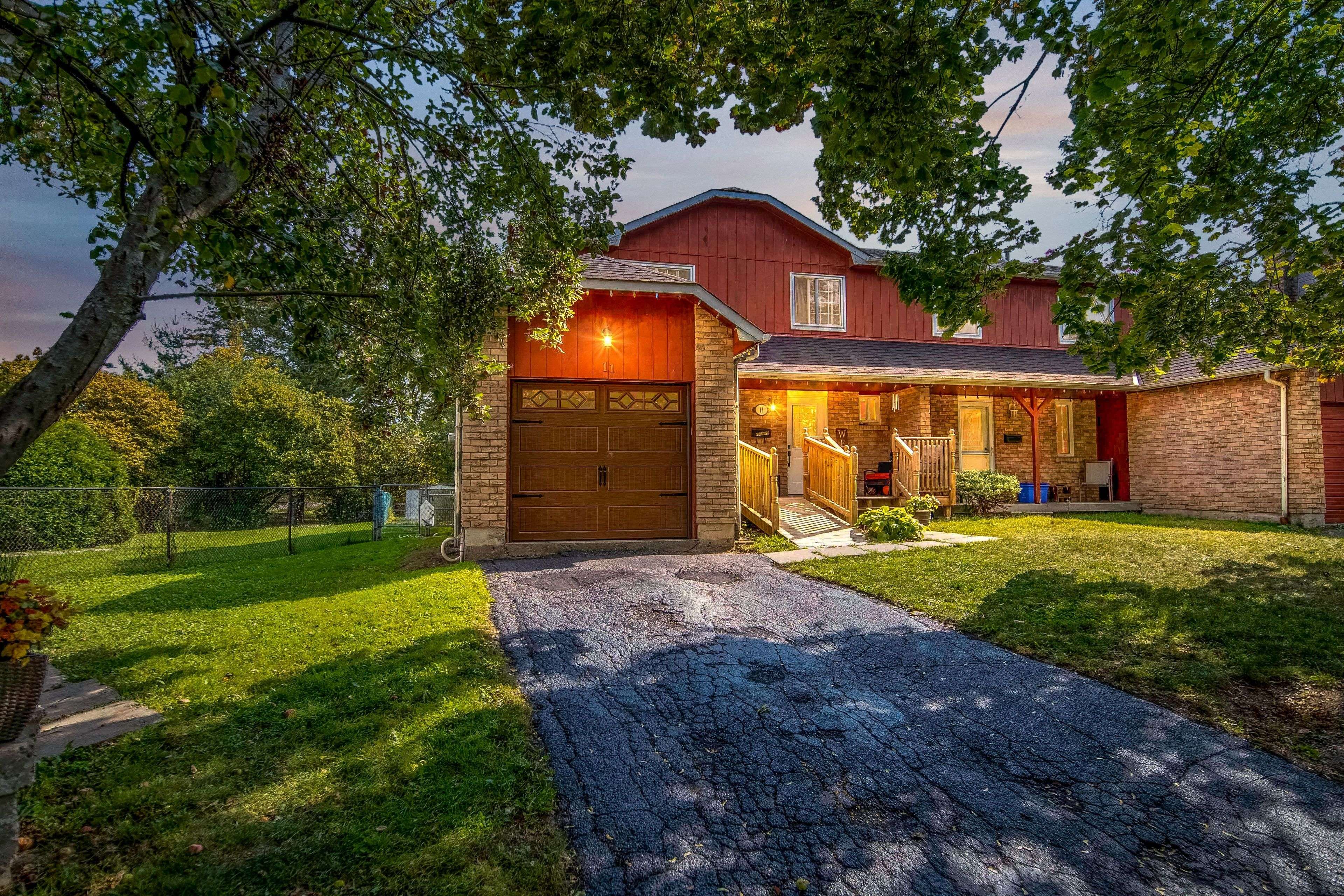 Whitby, ON L1P 1C7,11 Beecroft CT