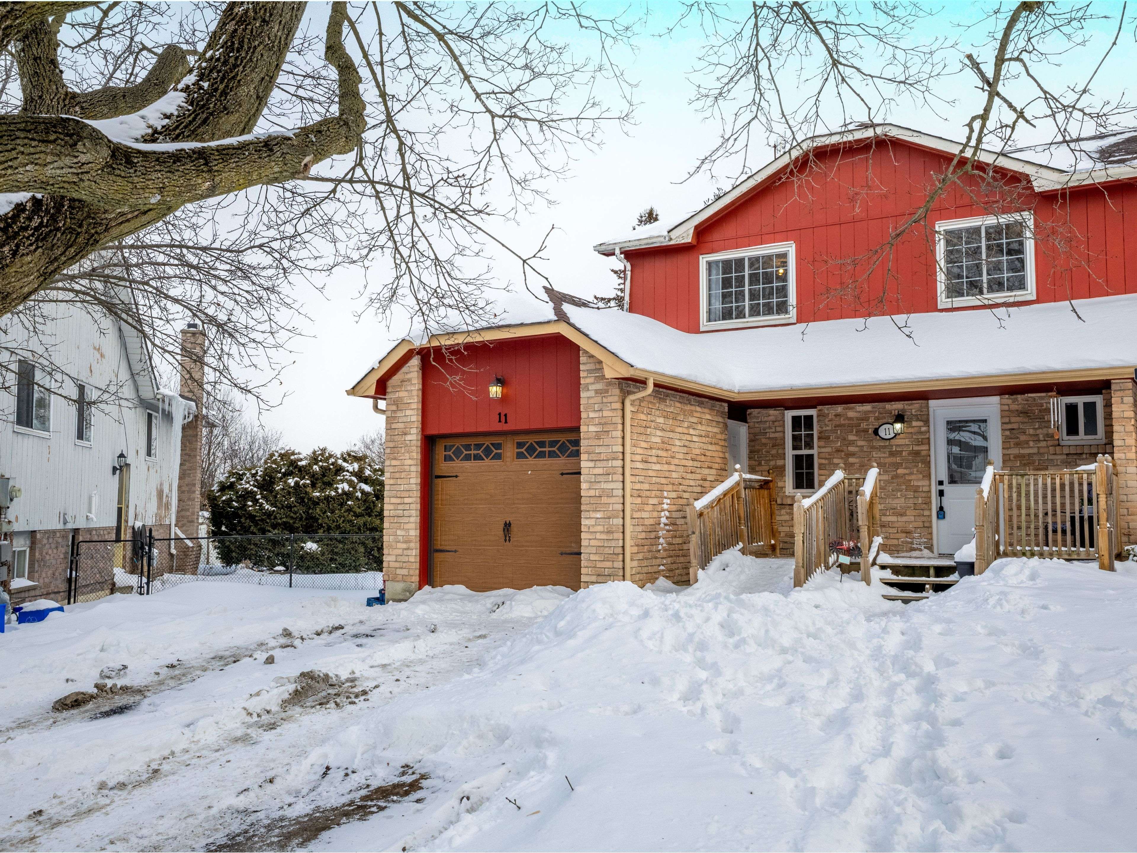 Whitby, ON L1P 1C7,11 Beecroft CT