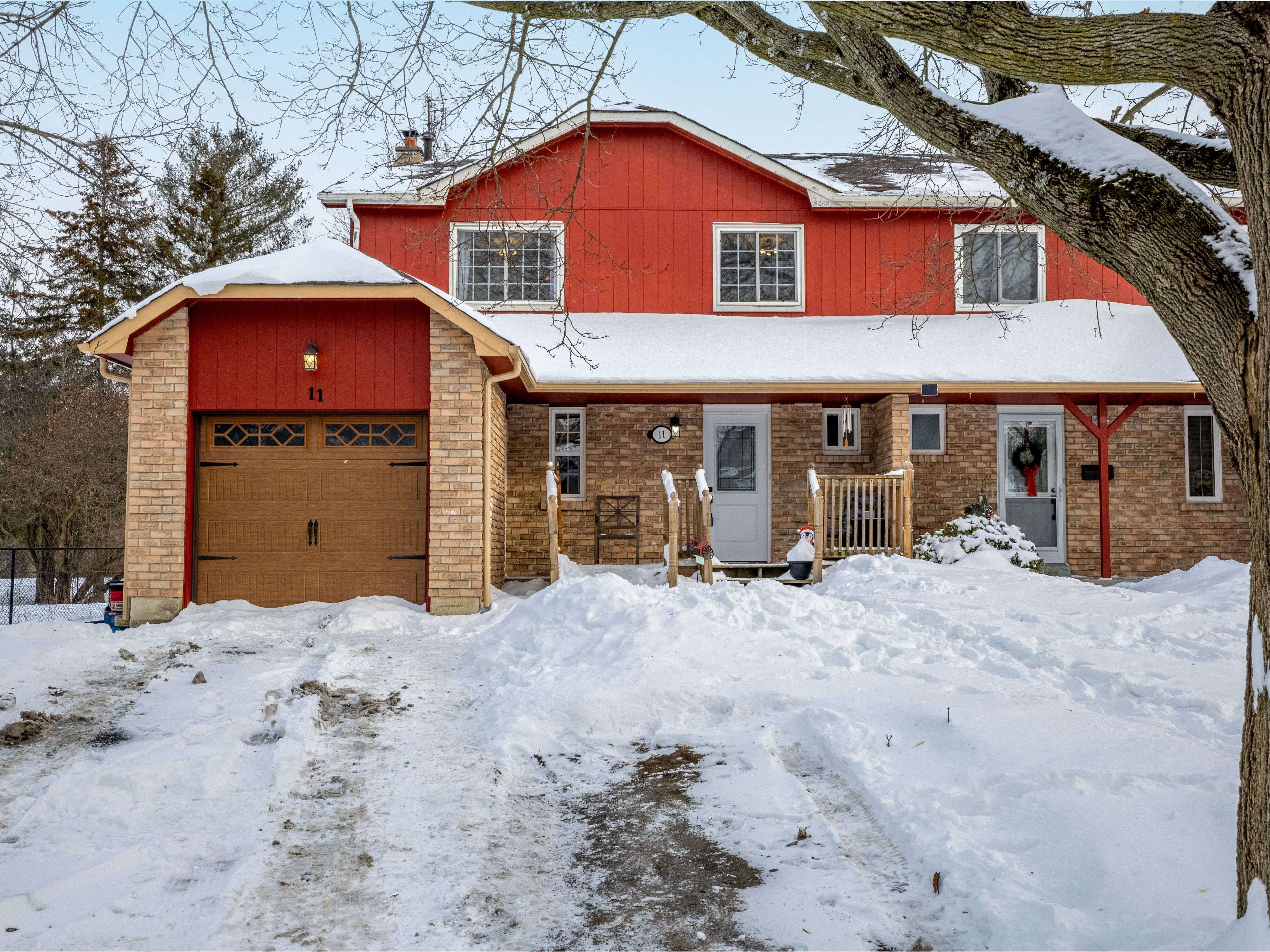 Whitby, ON L1P 1C7,11 Beecroft CT