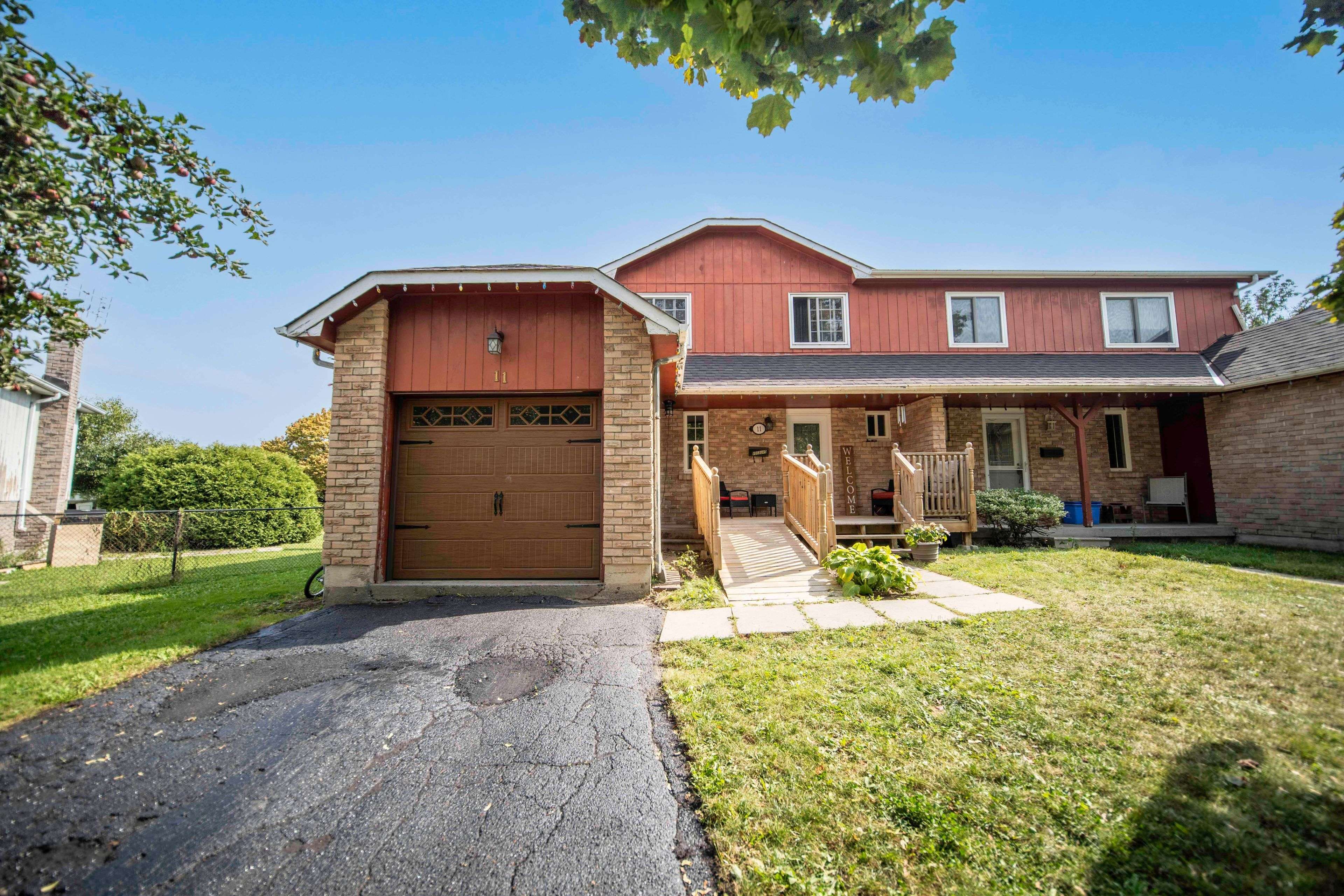 Whitby, ON L1P 1C7,11 Beecroft CT