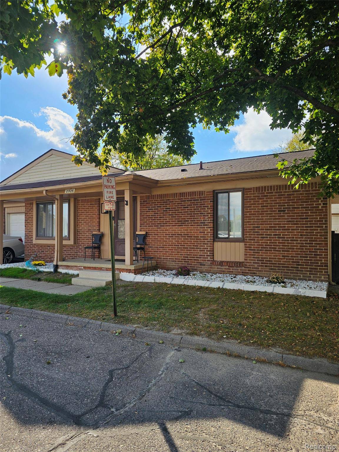 Troy, MI 48083,2926 Roundtree DR