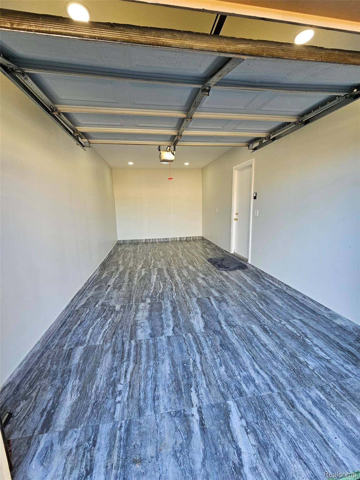 Troy, MI 48083,2926 Roundtree DR