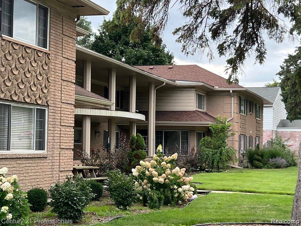 Rochester Hills, MI 48309,2375 WALTON BLVD #8