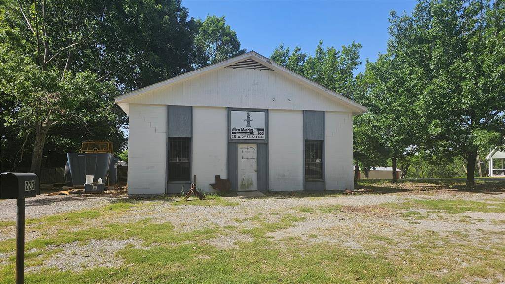 Bonham, TX 75418,223 W 2nd Street