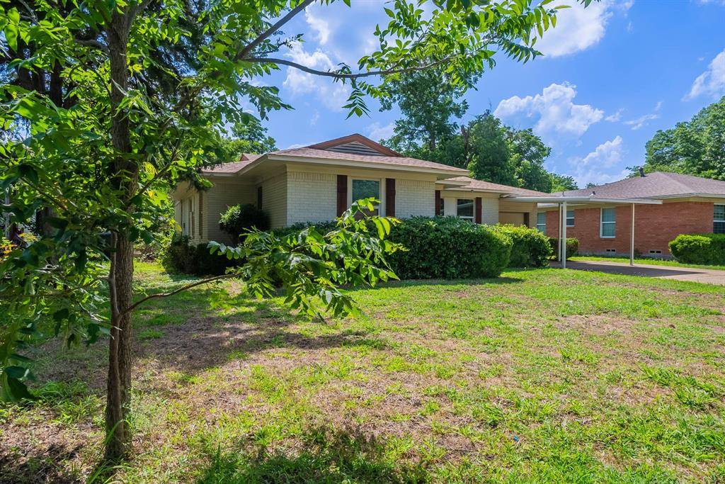 Dallas, TX 75228,10033 Casa Oaks Drive