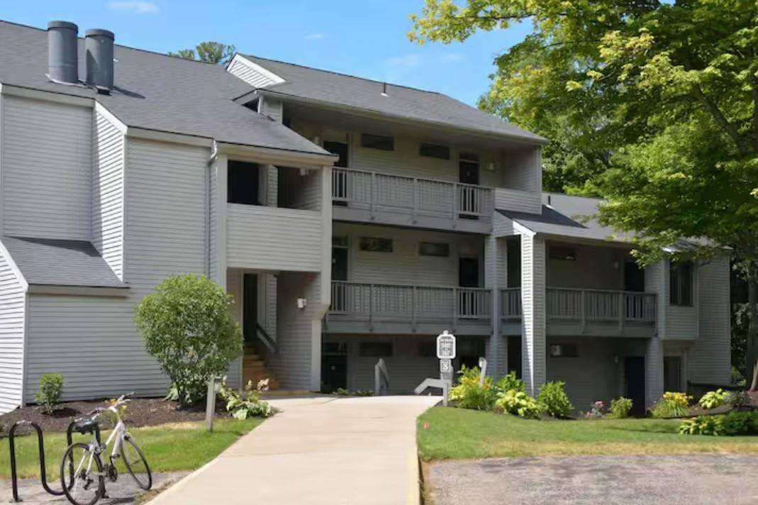 Williamsburg, MI 49690,5605 E Creeks XING