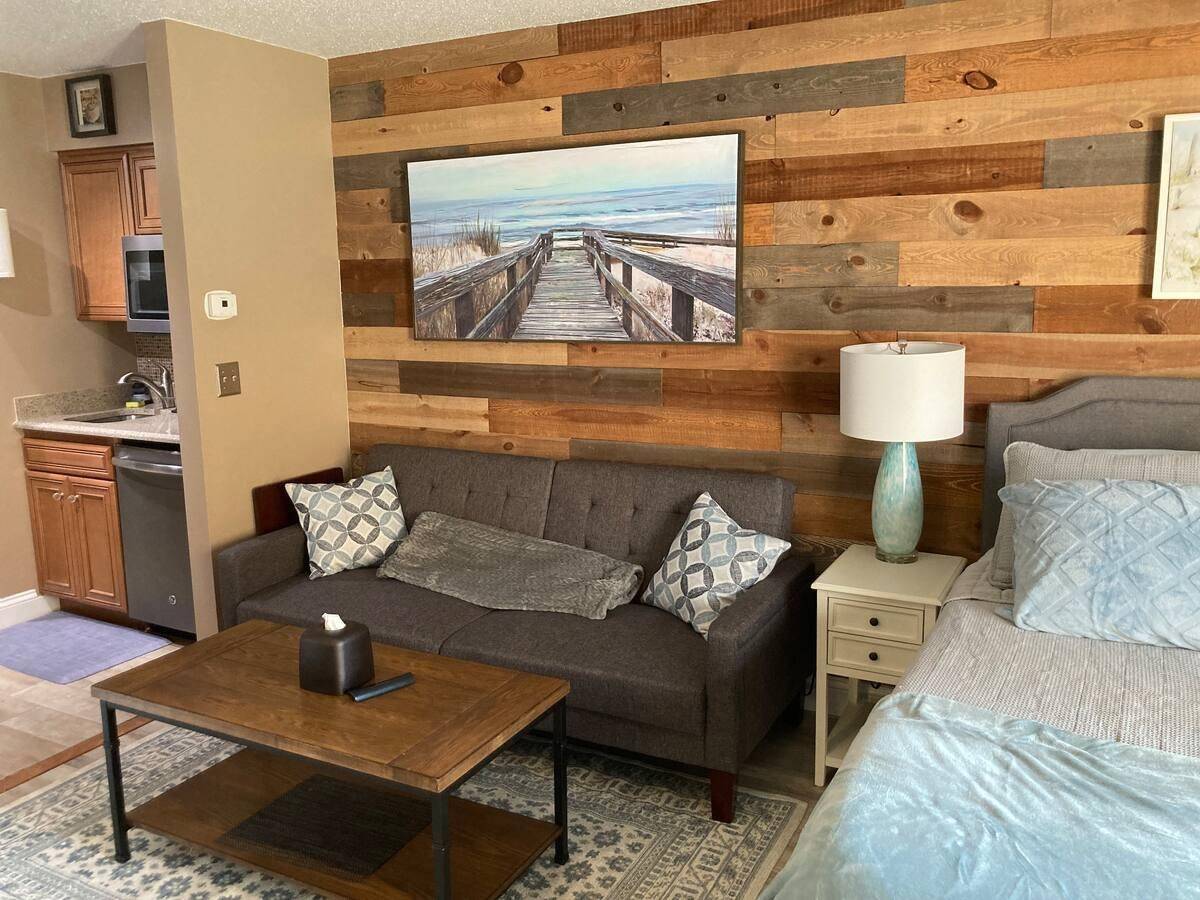 Williamsburg, MI 49690,5605 E Creeks XING