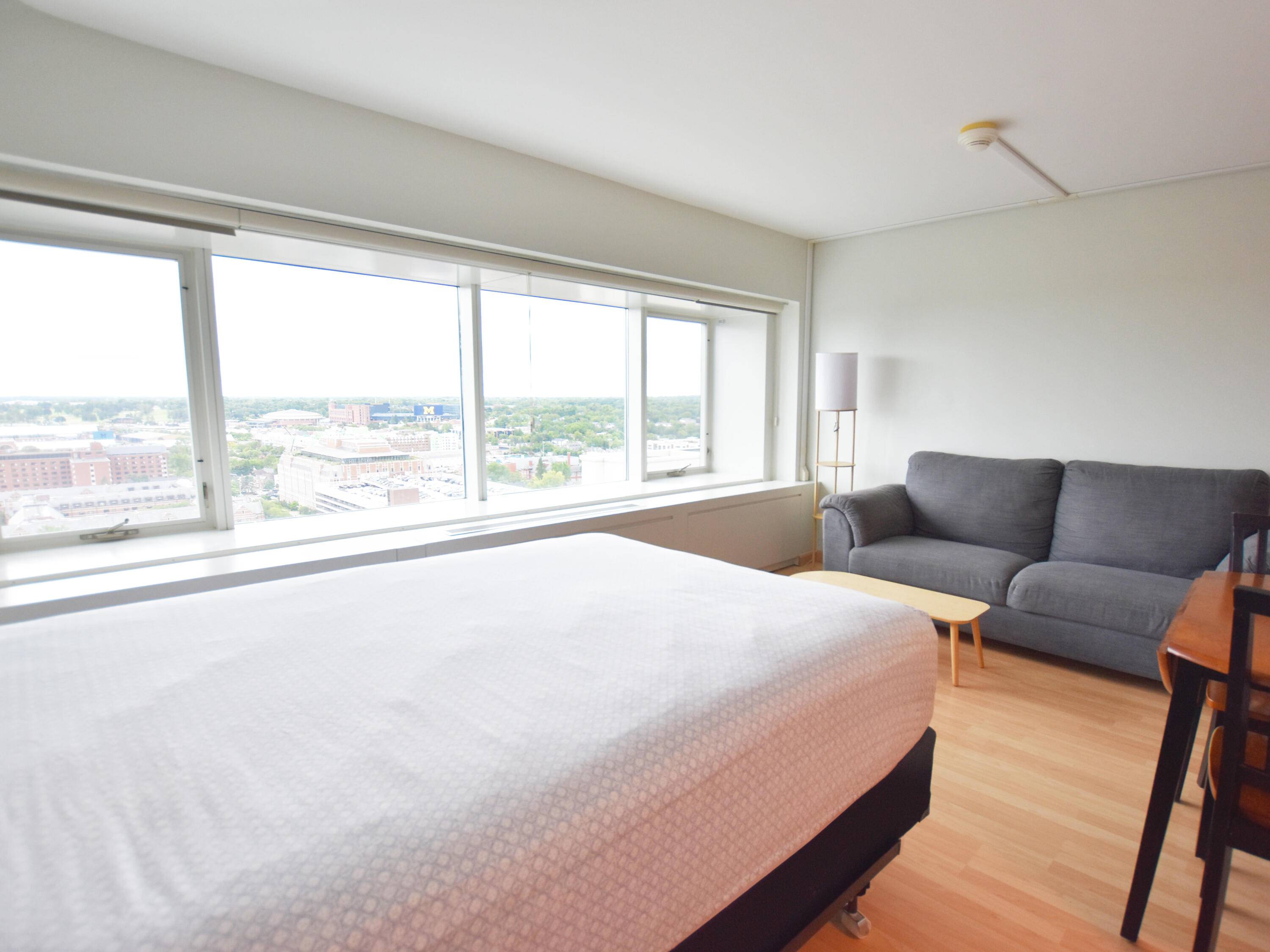 Ann Arbor, MI 48104,555 E William ST #20L