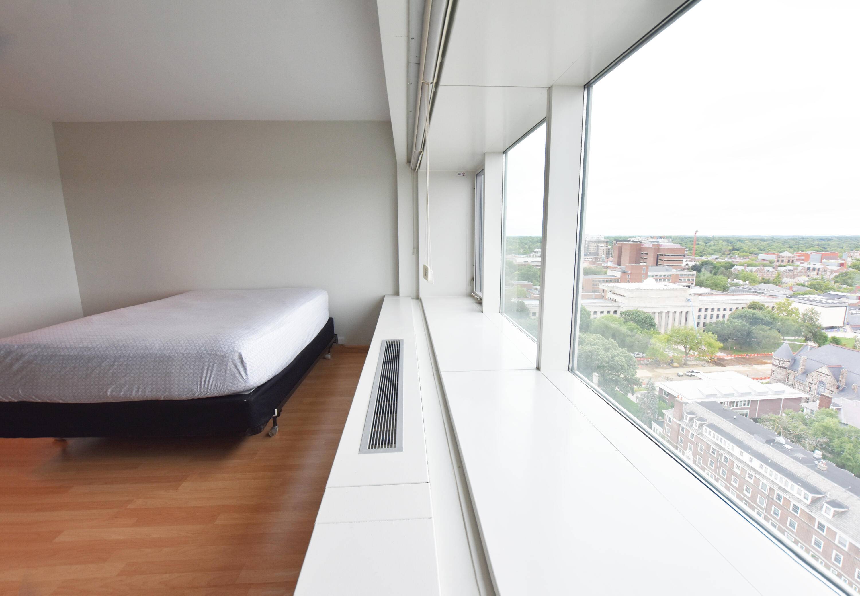 Ann Arbor, MI 48104,555 E William ST #20L