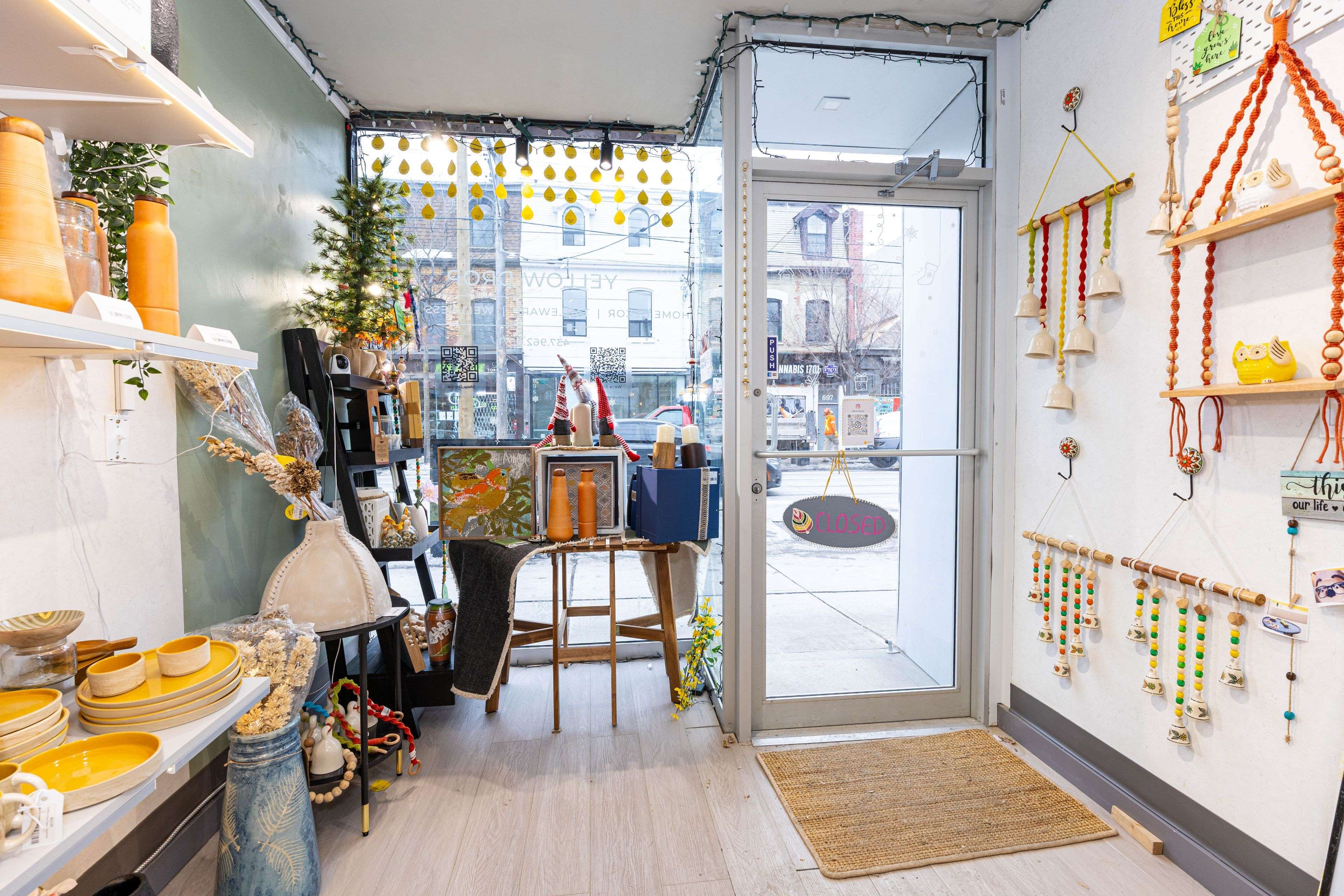 Toronto C01, ON M6J 1E4,618 Queen ST W