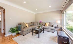 Oak Park, MI 48237,8511 YALE ST