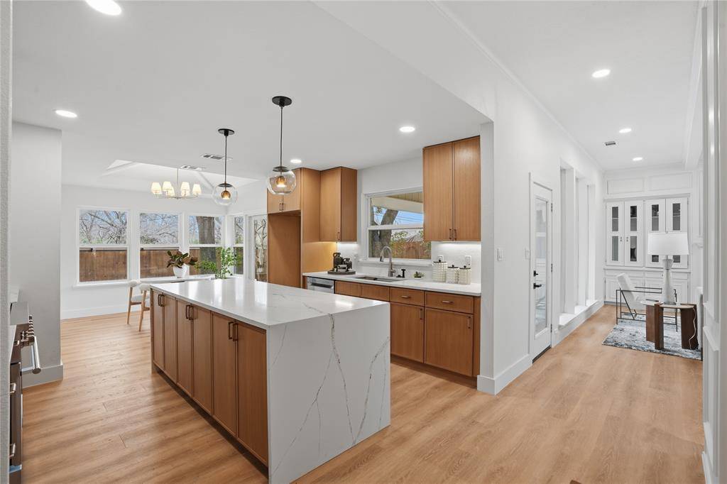 Dallas, TX 75231,7728 Lemmonwood Drive