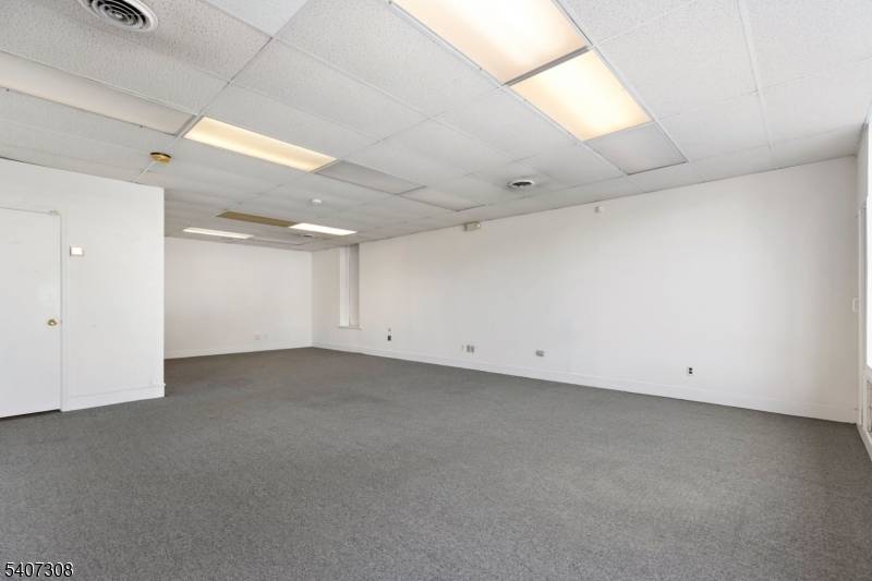 Roselle Park Boro, NJ 07204,22 E Westfield Ave