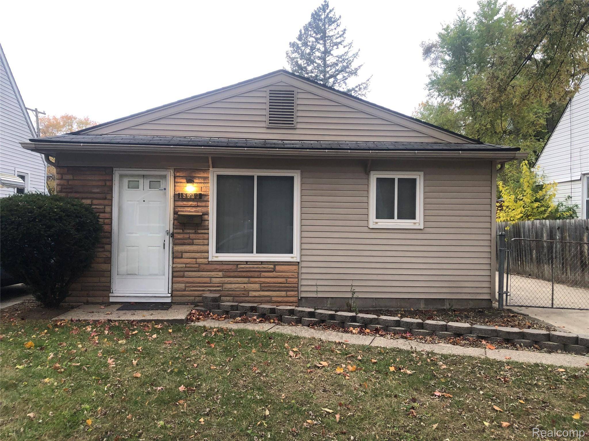 Redford, MI 48240,18633 Negaunee